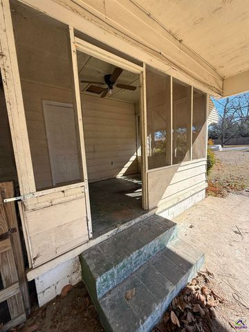 145 Edmondson Circle, Cochran, GA 31014