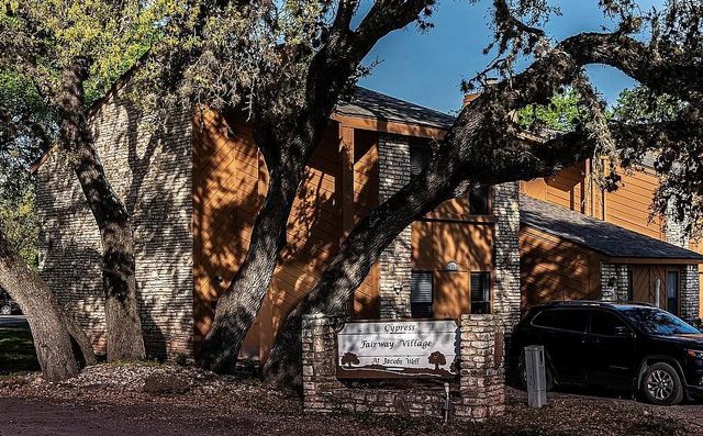 11 Cypress Fairway VLG, Wimberley, TX 78676