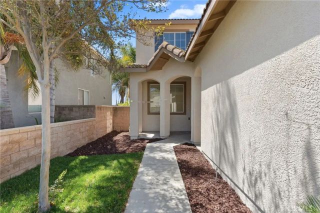 12289 Kern River Drive, Eastvale, CA 91752