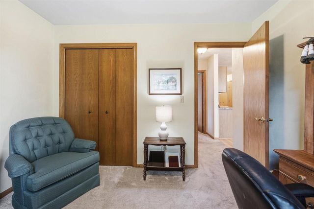 1102 CARRIAGE CIRCLE, Fond Du Lac, WI 54935
