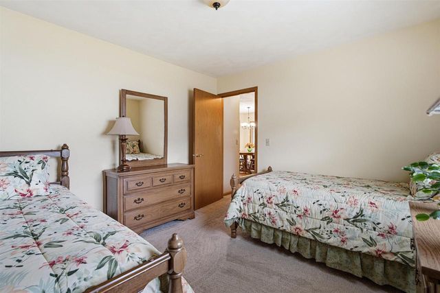 1102 CARRIAGE CIRCLE, Fond Du Lac, WI 54935