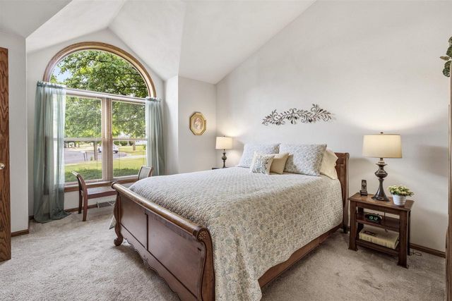 1102 CARRIAGE CIRCLE, Fond Du Lac, WI 54935