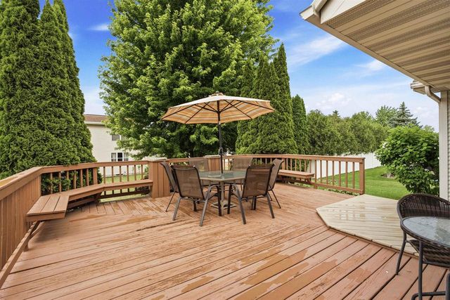 1102 CARRIAGE CIRCLE, Fond Du Lac, WI 54935