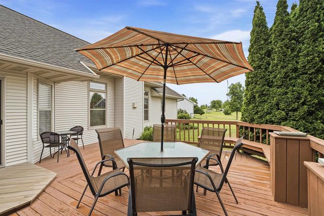 1102 CARRIAGE CIRCLE, Fond Du Lac, WI 54935