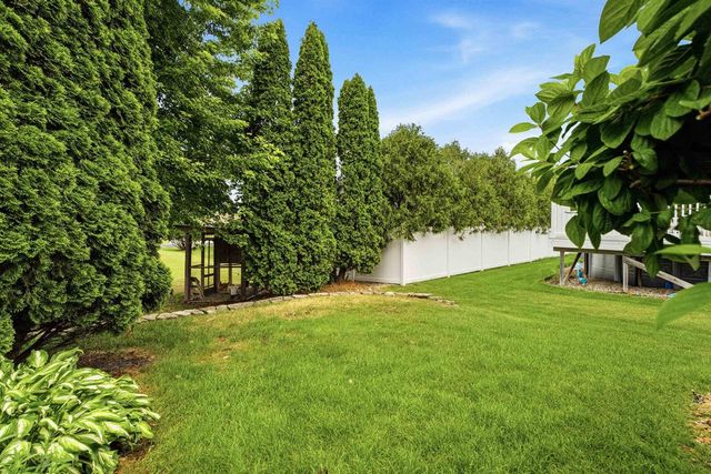 1102 CARRIAGE CIRCLE, Fond Du Lac, WI 54935