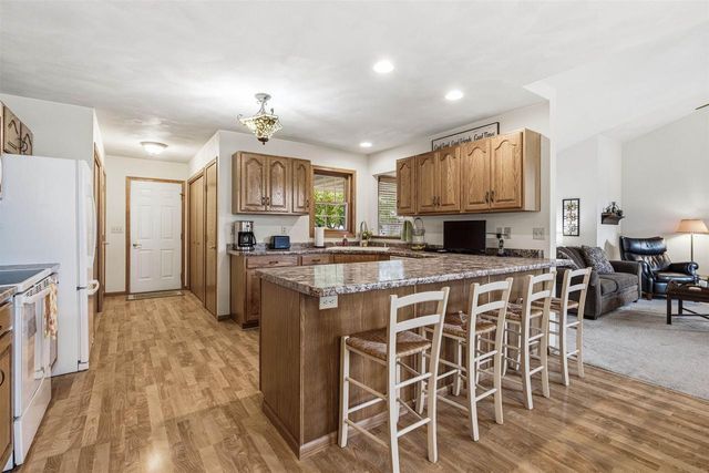 1102 CARRIAGE CIRCLE, Fond Du Lac, WI 54935