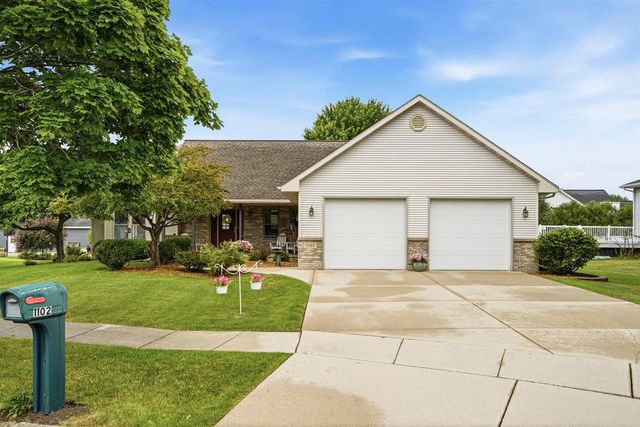 1102 CARRIAGE CIRCLE, Fond Du Lac, WI 54935