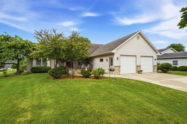 1102 CARRIAGE CIRCLE, Fond Du Lac, WI 54935