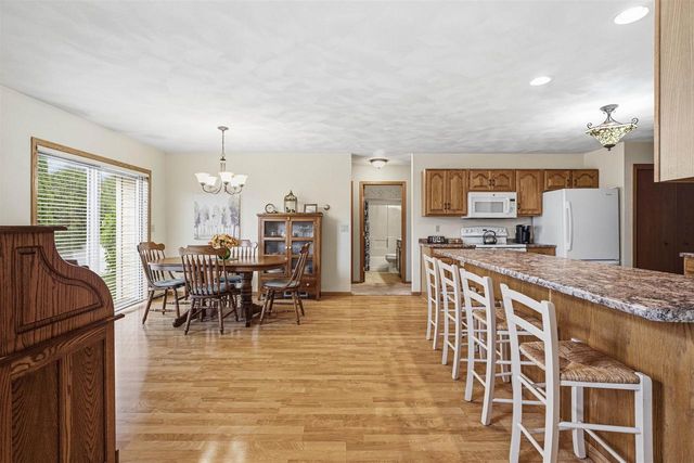 1102 CARRIAGE CIRCLE, Fond Du Lac, WI 54935