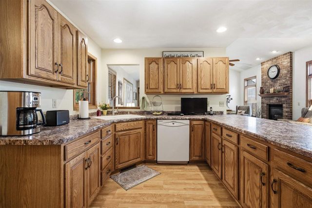 1102 CARRIAGE CIRCLE, Fond Du Lac, WI 54935
