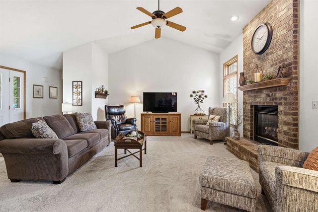 1102 CARRIAGE CIRCLE, Fond Du Lac, WI 54935