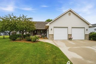 1102 CARRIAGE CIRCLE, Fond Du Lac, WI 54935