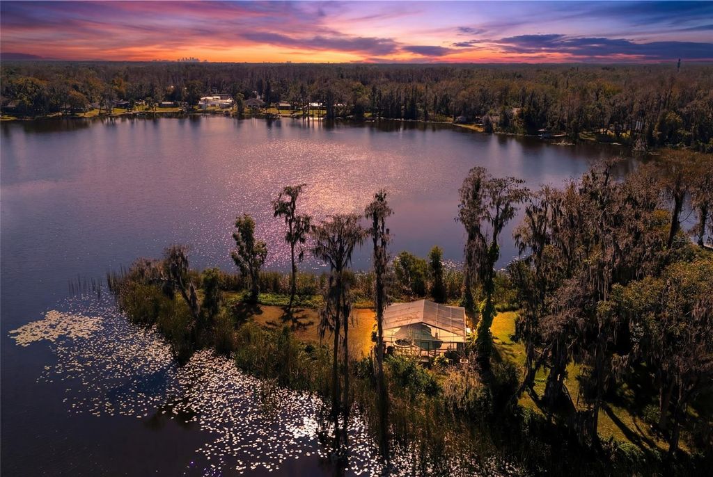 Image 1 of property listing at 602 DRUID WAY, Lutz, FL 33548