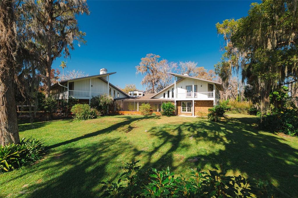 Image 2 of property listing at 602 DRUID WAY, Lutz, FL 33548