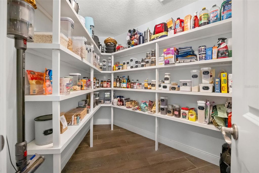 Image 12 of property listing at 602 DRUID WAY, Lutz, FL 33548