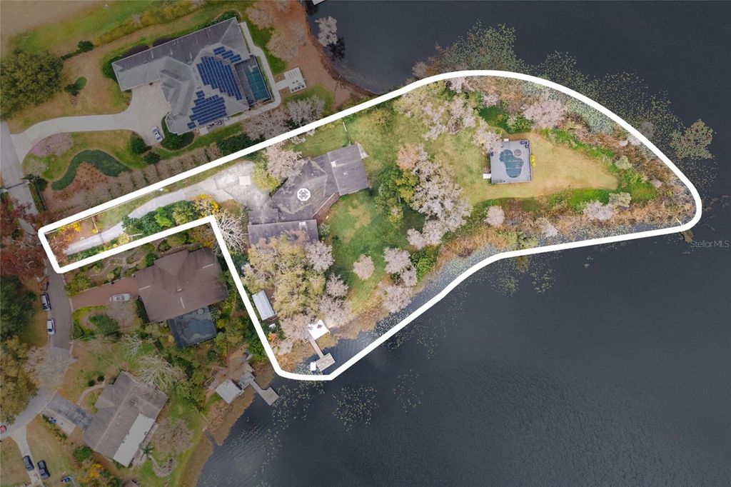 Image 3 of property listing at 602 DRUID WAY, Lutz, FL 33548