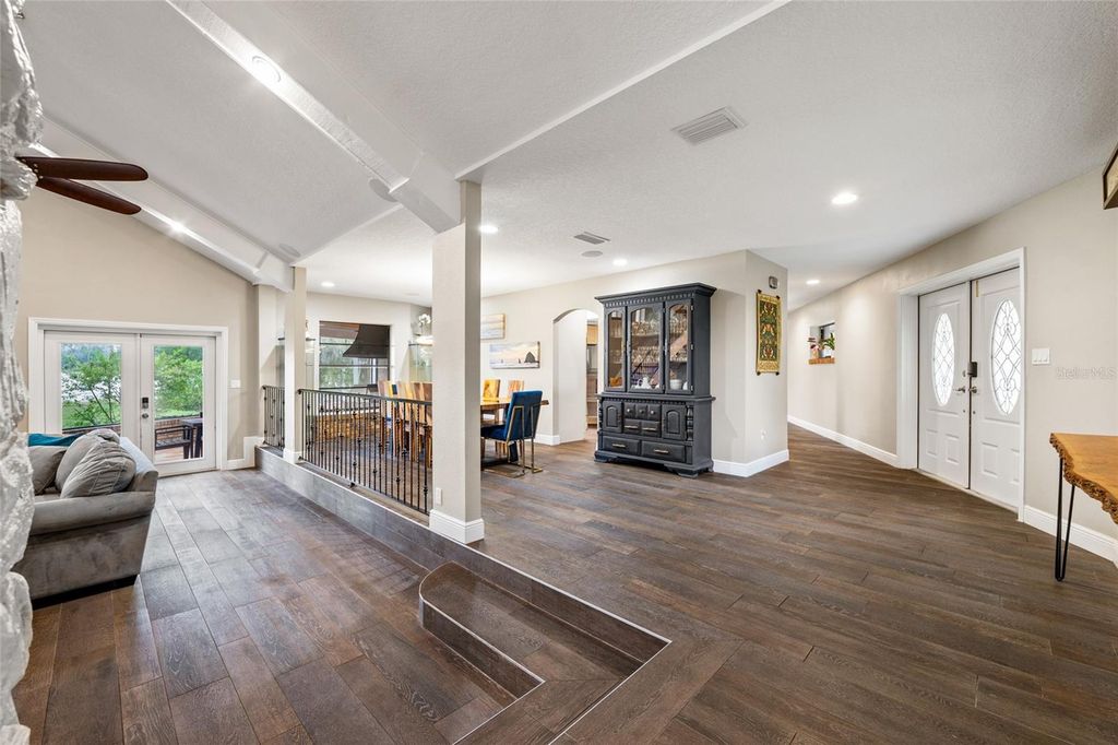 Image 4 of property listing at 602 DRUID WAY, Lutz, FL 33548