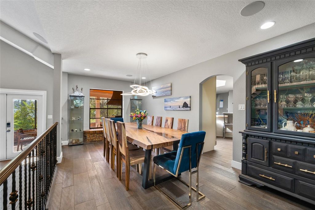 Image 6 of property listing at 602 DRUID WAY, Lutz, FL 33548