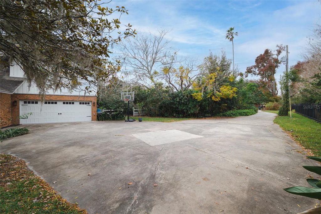 Image 70 of property listing at 602 DRUID WAY, Lutz, FL 33548