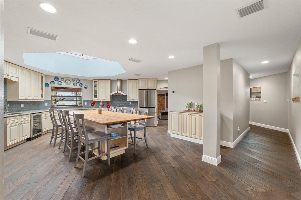 Image 9 of property listing at 602 DRUID WAY, Lutz, FL 33548