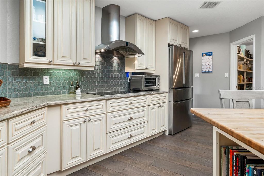 Image 10 of property listing at 602 DRUID WAY, Lutz, FL 33548