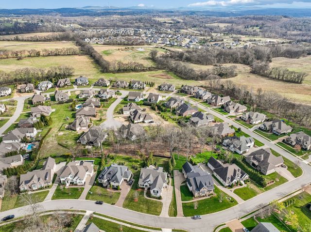 4312 Union Springs Ln, Arrington, TN 37014