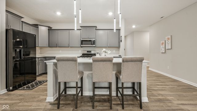 2560 Lanai Lane, Greenwood, IN 46143