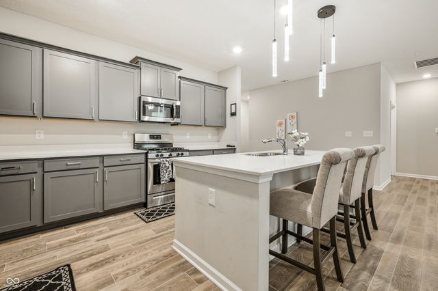 2560 Lanai Lane, Greenwood, IN 46143