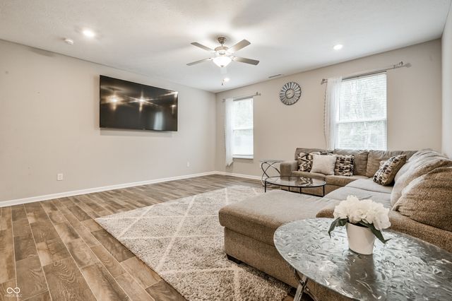 2560 Lanai Lane, Greenwood, IN 46143