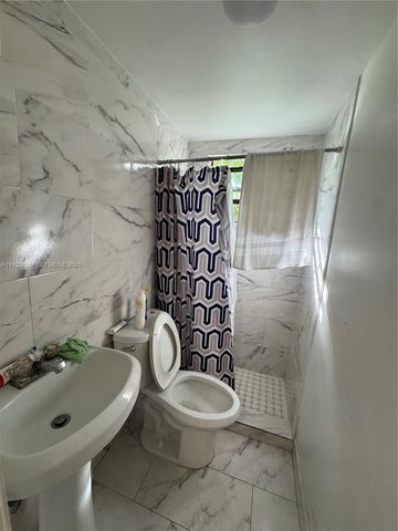 971 E 13th St, Hialeah, FL 33010