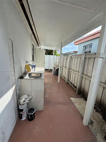 971 E 13th St, Hialeah, FL 33010