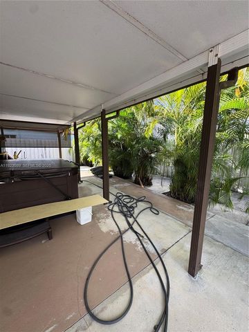 971 E 13th St, Hialeah, FL 33010