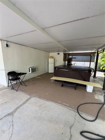 971 E 13th St, Hialeah, FL 33010