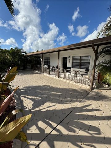 971 E 13th St, Hialeah, FL 33010