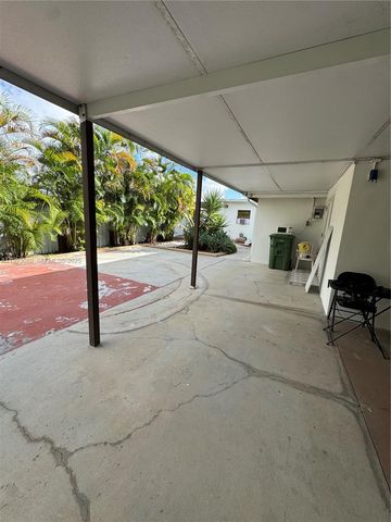 971 E 13th St, Hialeah, FL 33010