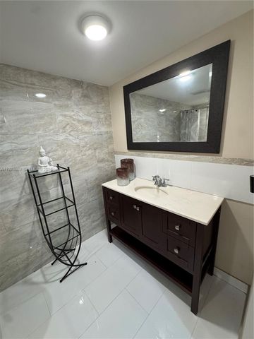 971 E 13th St, Hialeah, FL 33010