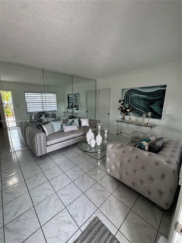 971 E 13th St, Hialeah, FL 33010