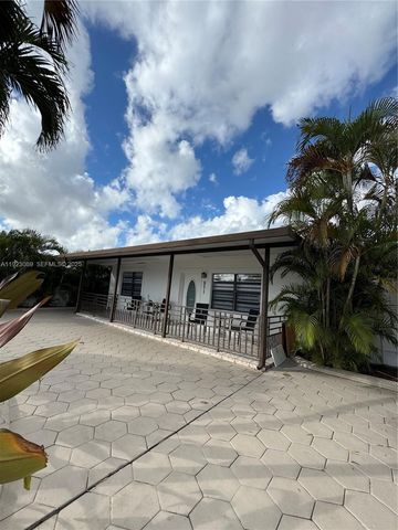 971 E 13th St, Hialeah, FL 33010
