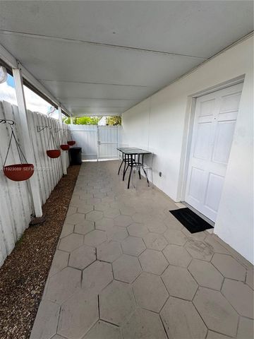 971 E 13th St, Hialeah, FL 33010