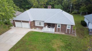 2552 Willow LN, Emporia, KS 66801