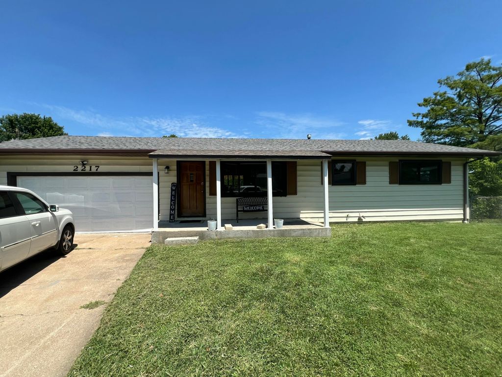 2217 North Ethyl Place, Springfield, MO 65803
