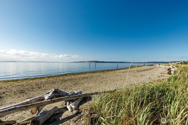 7683 Maxwelton Road, Clinton, WA 98236