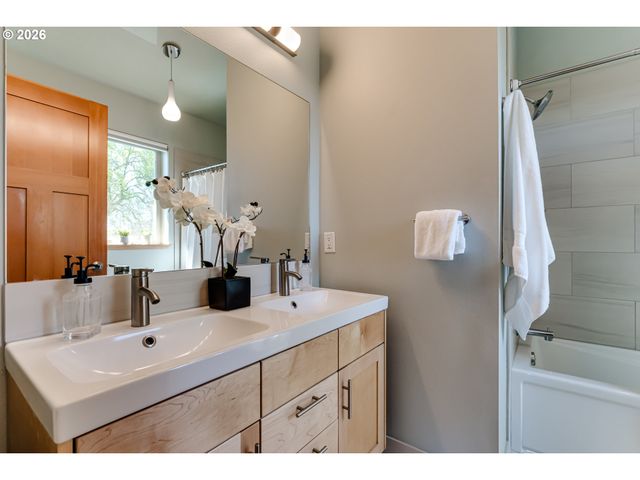 1130 POLK St, Eugene, OR 97402