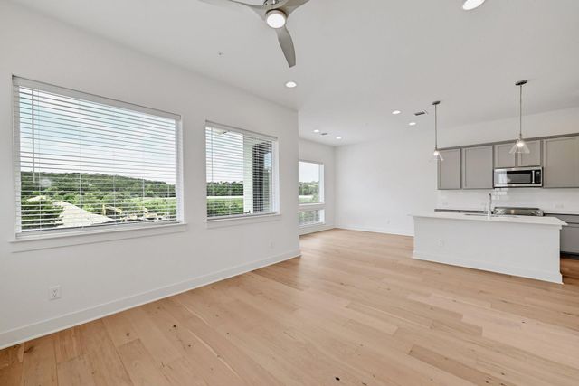 2050 Lohmans Spur 1801, Lakeway, TX 78734