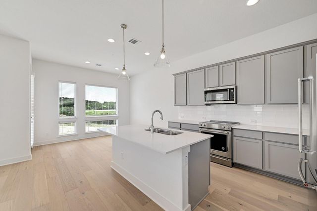 2050 Lohmans Spur 1801, Lakeway, TX 78734