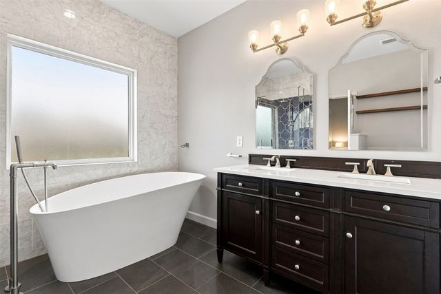 104 Clear Creek Drive, Red Oak, TX 75154