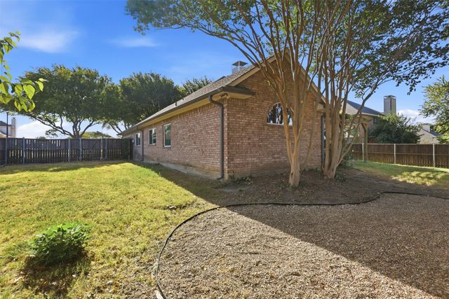 104 Clear Creek Drive, Red Oak, TX 75154