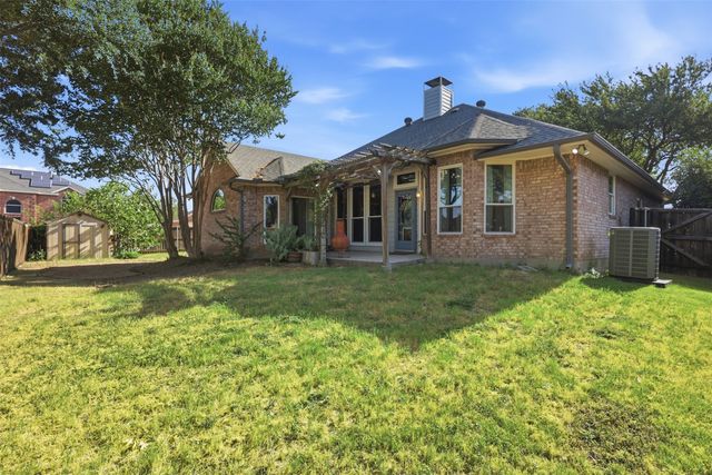 104 Clear Creek Drive, Red Oak, TX 75154