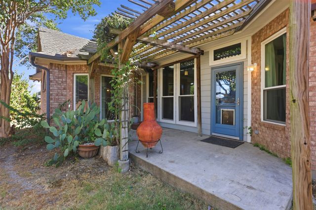 104 Clear Creek Drive, Red Oak, TX 75154