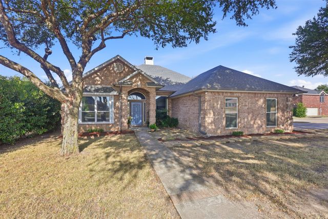 104 Clear Creek Drive, Red Oak, TX 75154